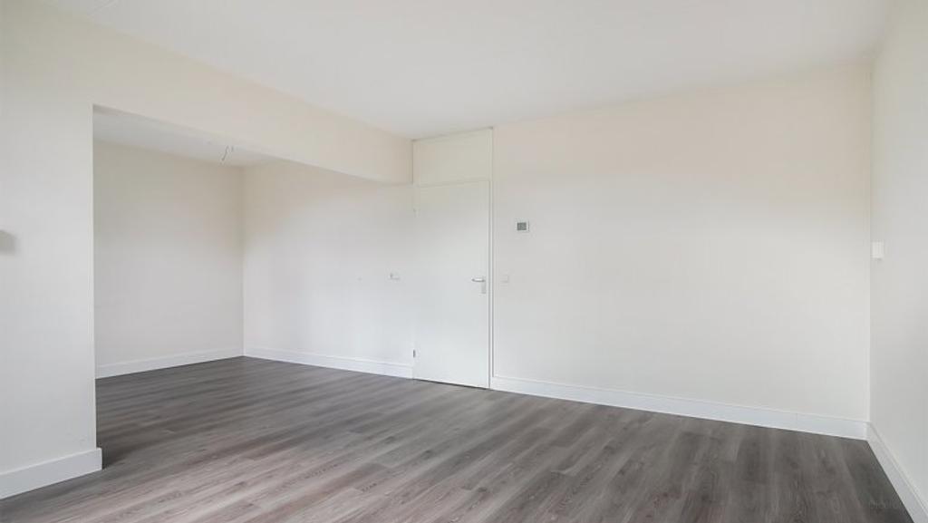 2-bedroom apartment with balcony in Buitenveldert - Image 2