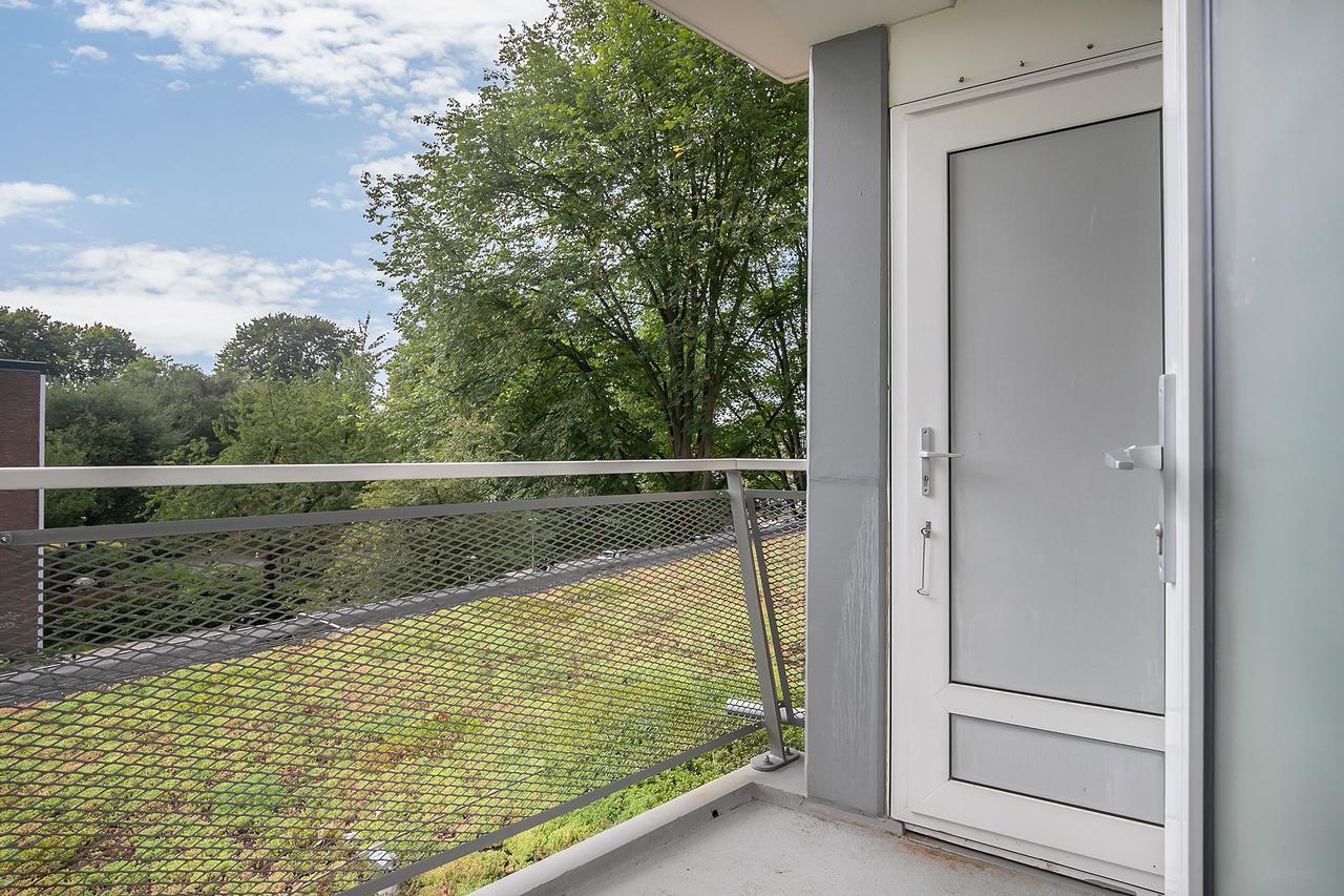 2-bedroom apartment with balcony in Buitenveldert - Image 9