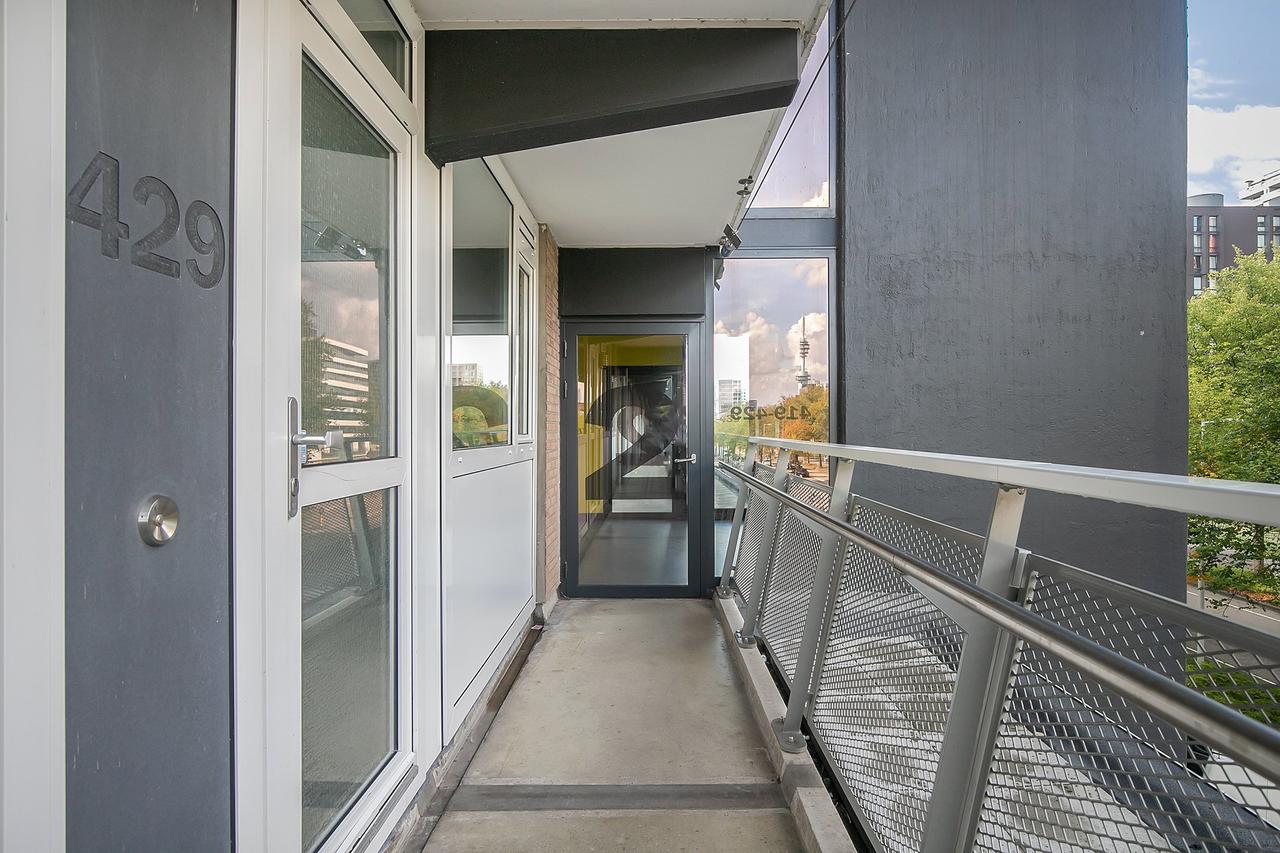2-bedroom apartment with balcony in Buitenveldert - Image 12