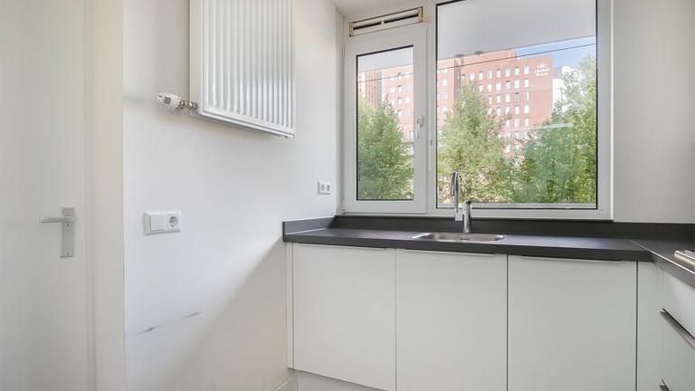 2-bedroom apartment with balcony in Buitenveldert - Image 4