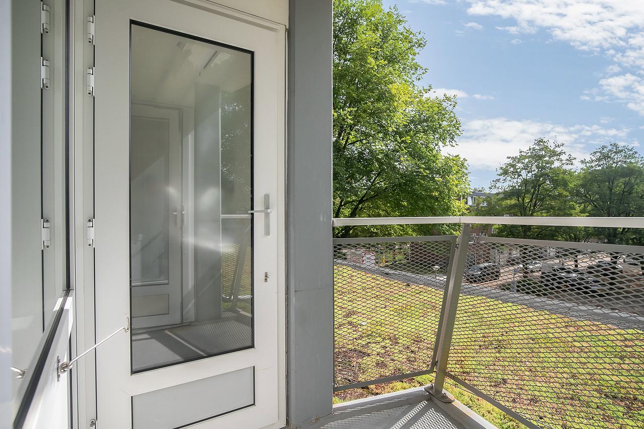 2-bedroom apartment with balcony in Buitenveldert - Image 10