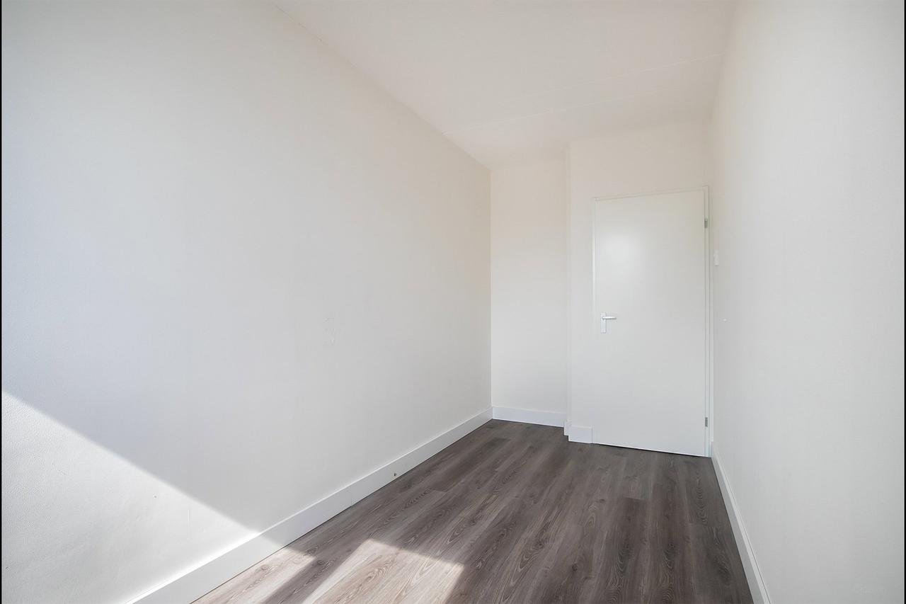 2-bedroom apartment with balcony in Buitenveldert - Image 8