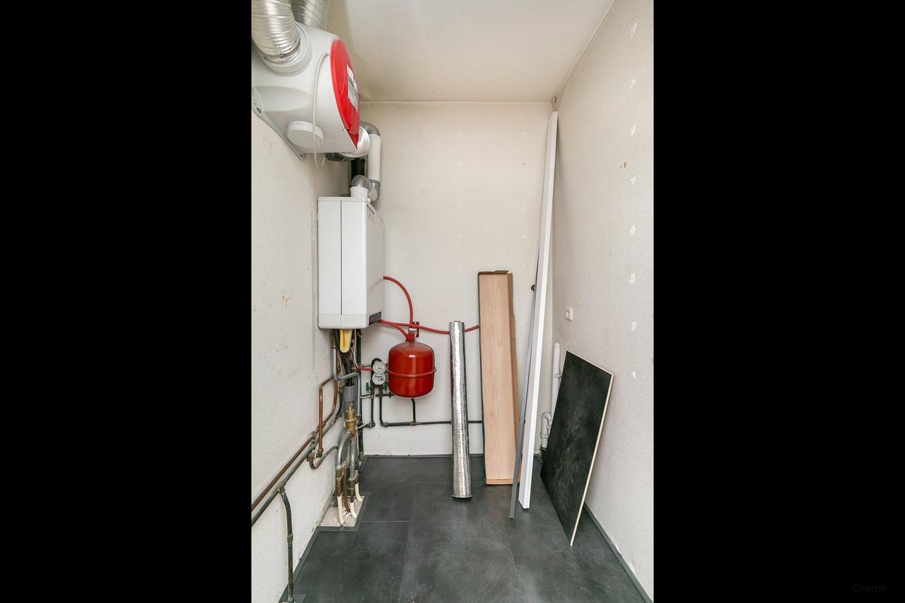 Bright 3-room apartment of 87 m² in Frankendael - Image 6