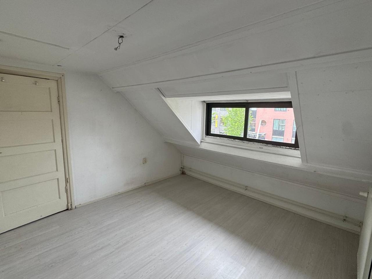 16m² Room with Shared Balcony in Elinkwijk - Image 7