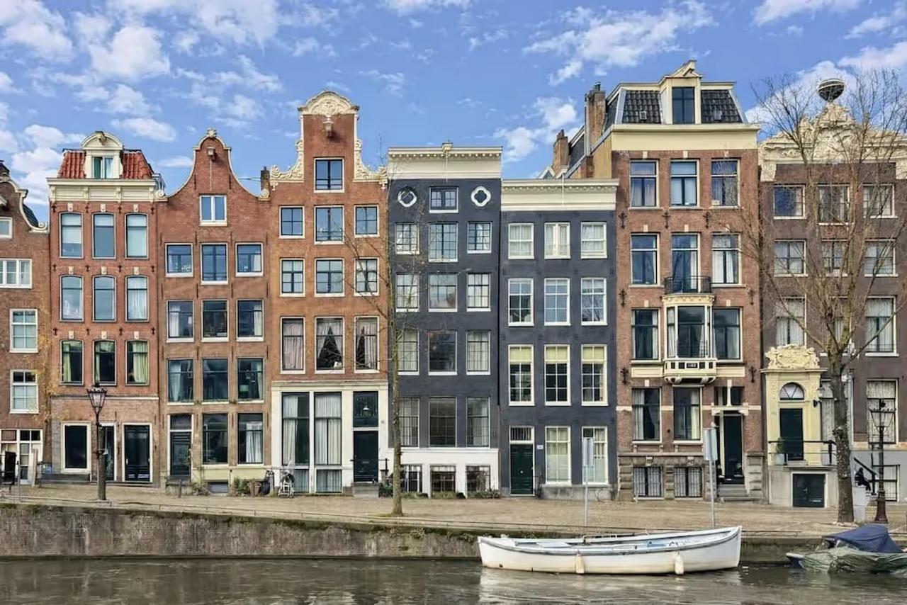 Entire Canal House on Singel with 6 Bedrooms - Image 1