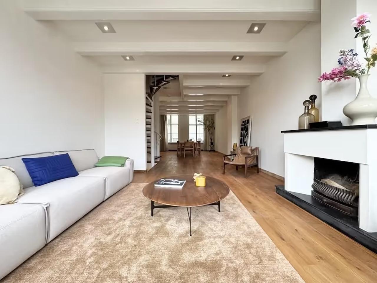 Entire Canal House on Singel with 6 Bedrooms - Image 3