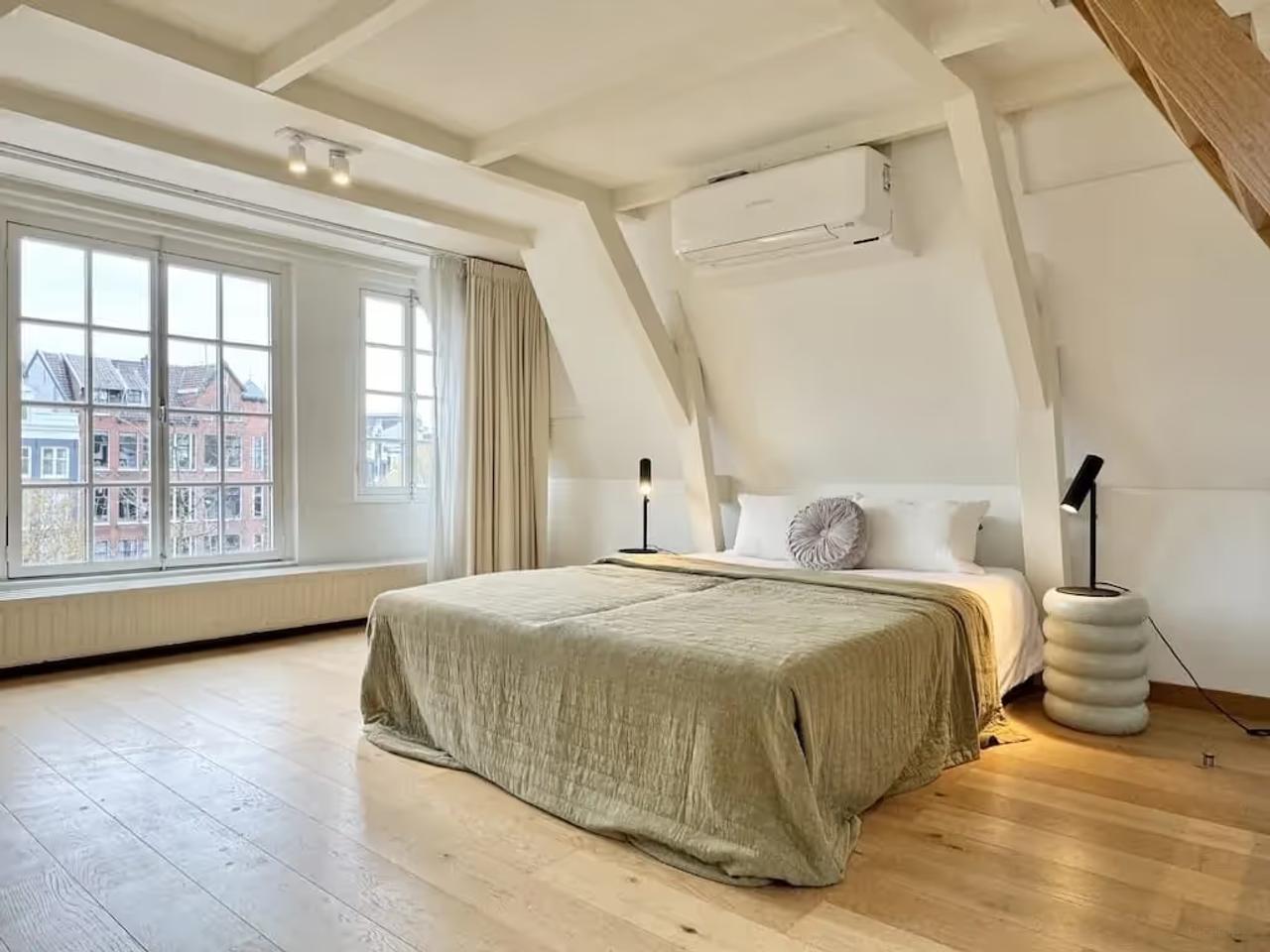 Entire Canal House on Singel with 6 Bedrooms - Image 7