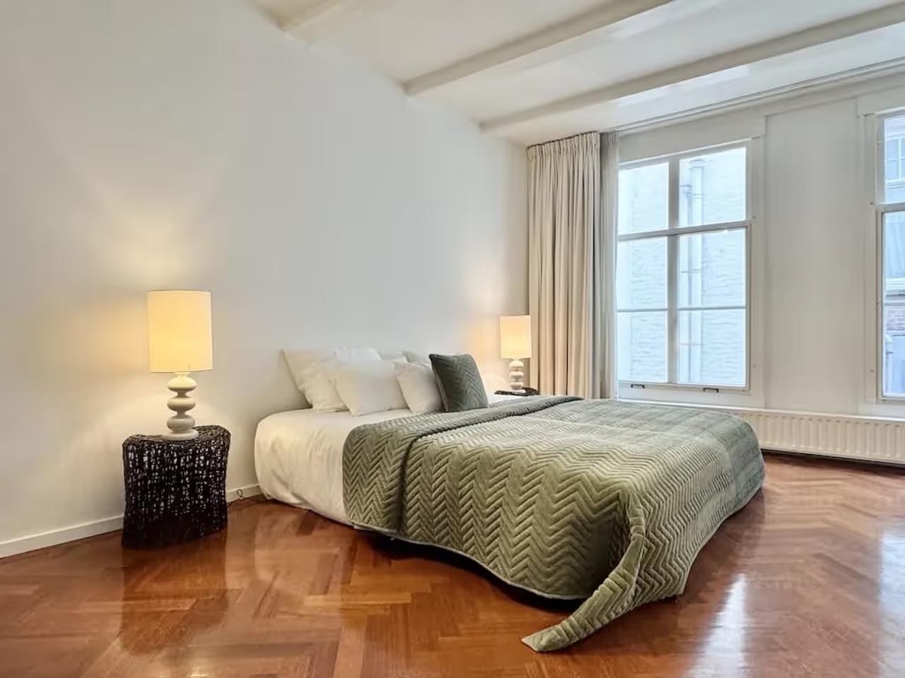 Entire Canal House on Singel with 6 Bedrooms - Image 8