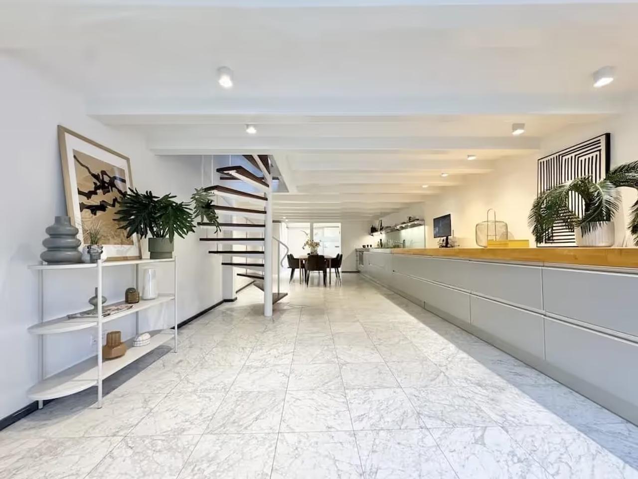 Entire Canal House on Singel with 6 Bedrooms - Image 9