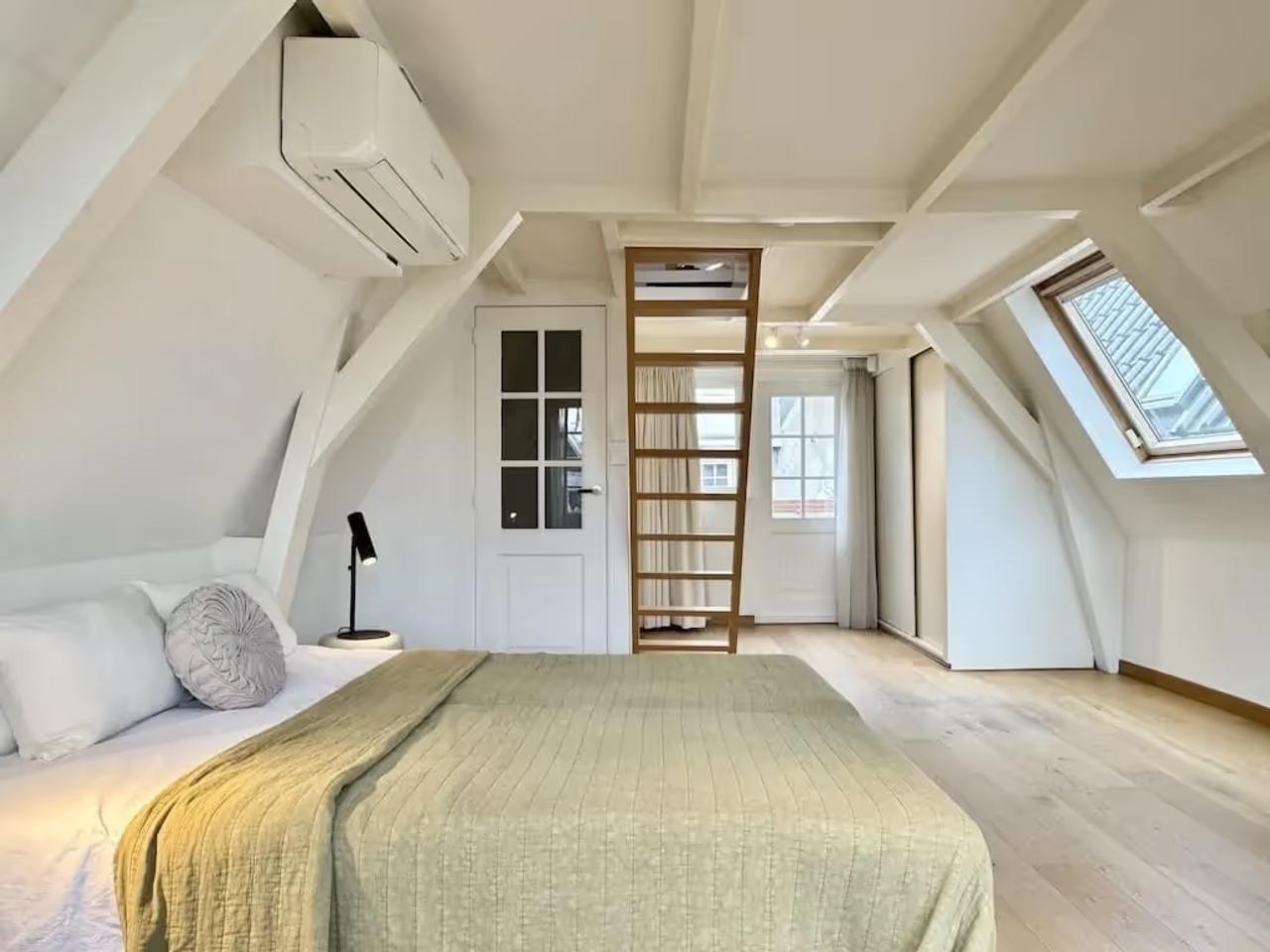 Entire Canal House on Singel with 6 Bedrooms - Image 13