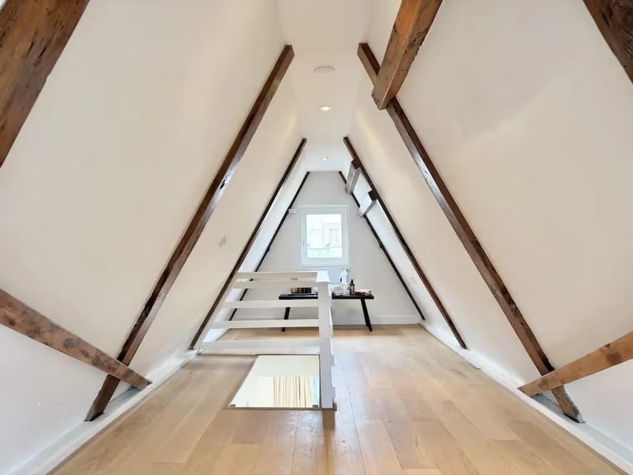 Entire Canal House on Singel with 6 Bedrooms - Image 19