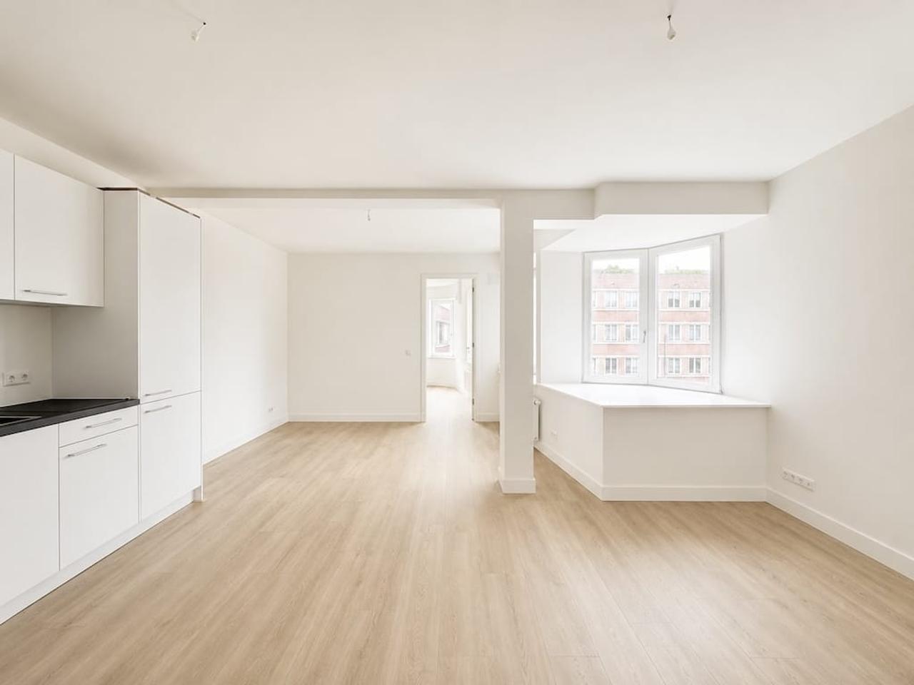 House Sharing in De Baarsjes: 3 Bedrooms - Image 2