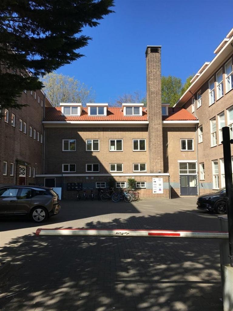 72m² two-bedroom apartment in De Baarsjes - Image 1