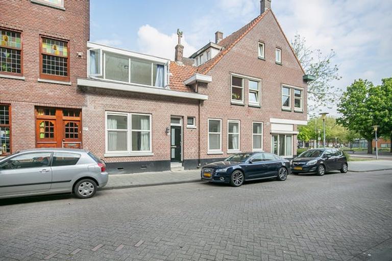 125 m² apartment with 3 bedrooms - Image 1