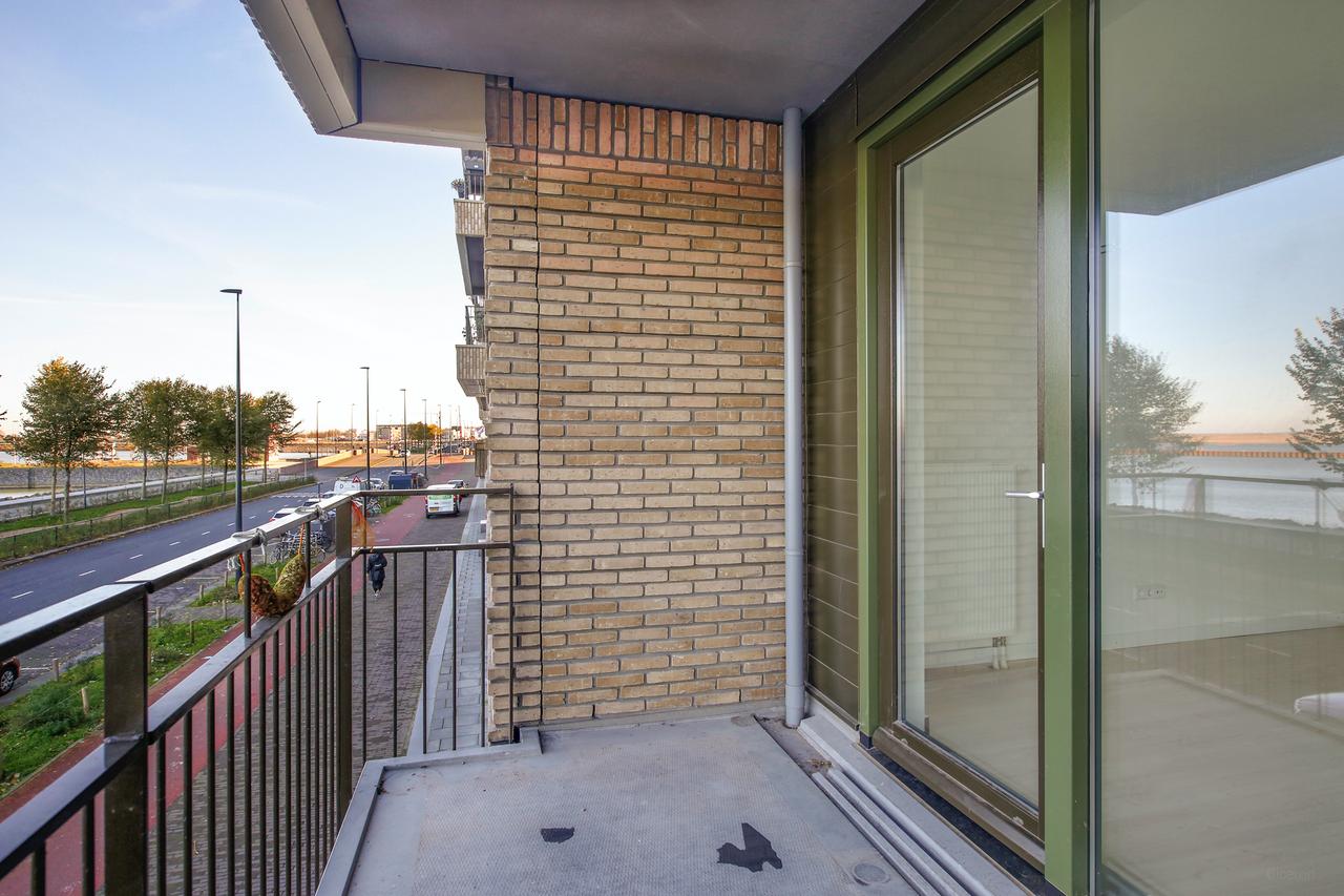Modern 2-room apartment on IJburg with terrace - Image 4