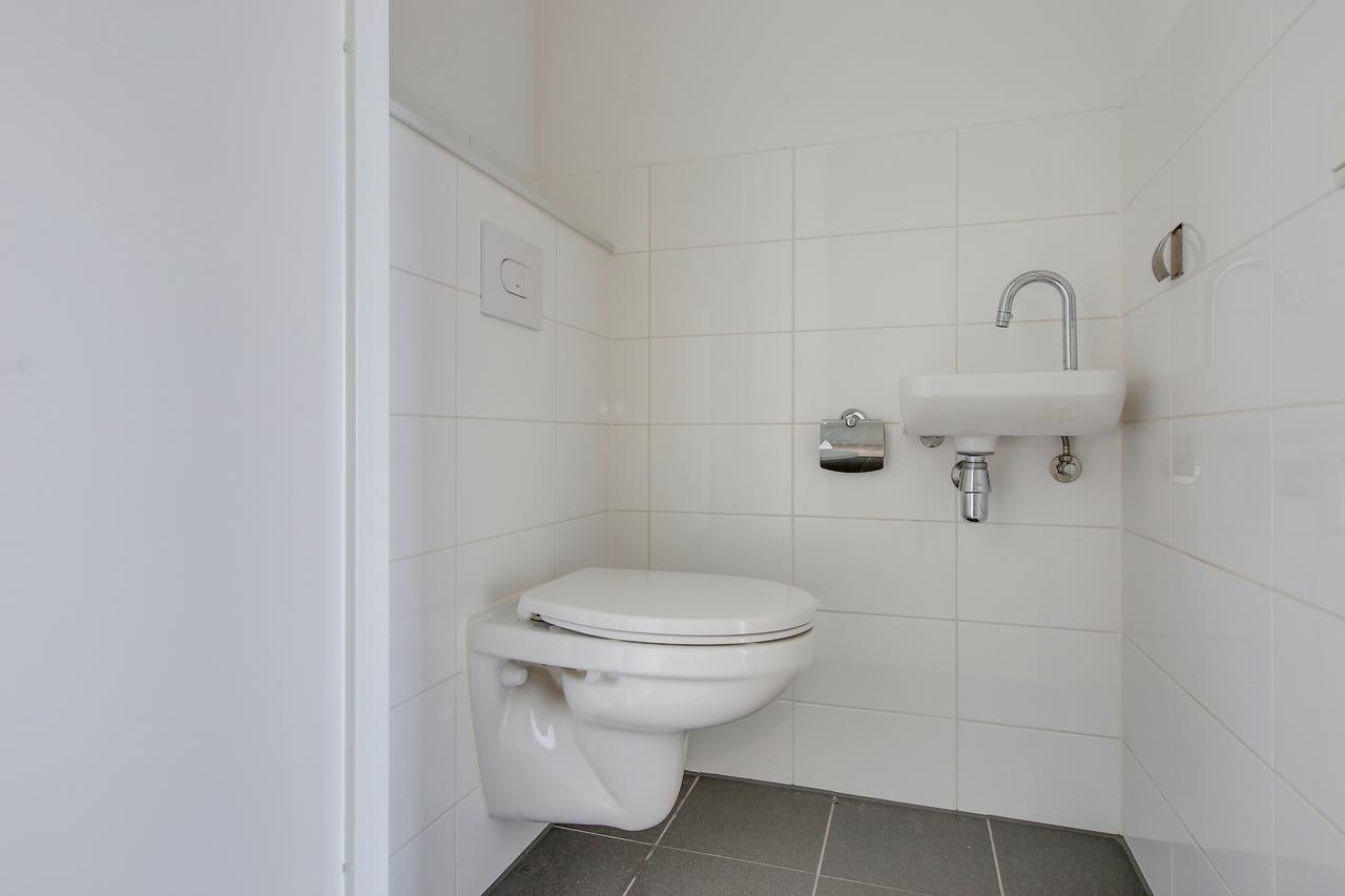 Modern 2-room apartment on IJburg with terrace - Image 7
