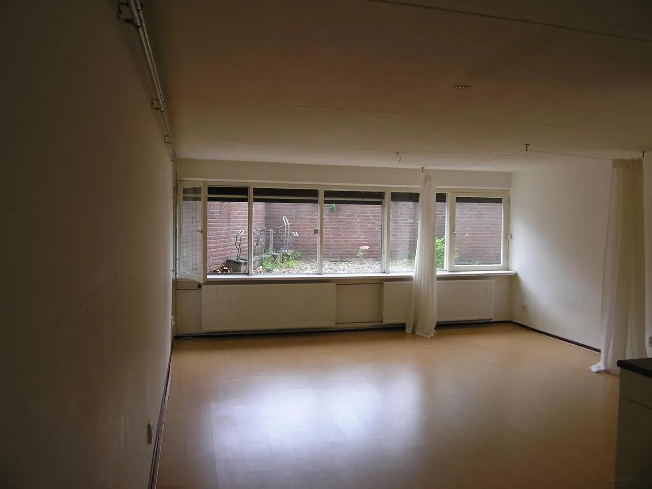 Studio with outdoor space in Brusselsepoort - Image 1