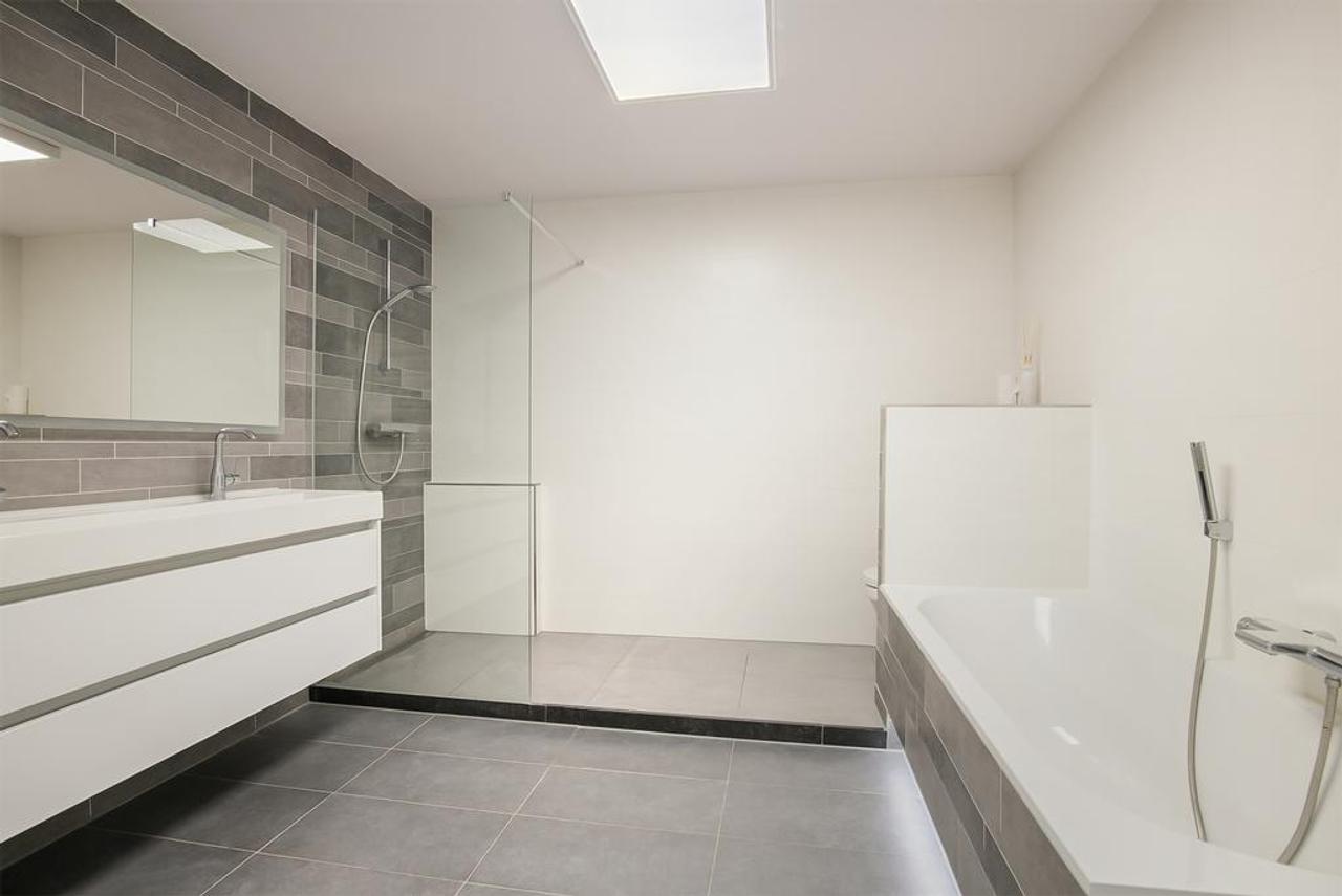 Woonhuis met tuin, garage en vrij uitzicht - Afbeelding 21