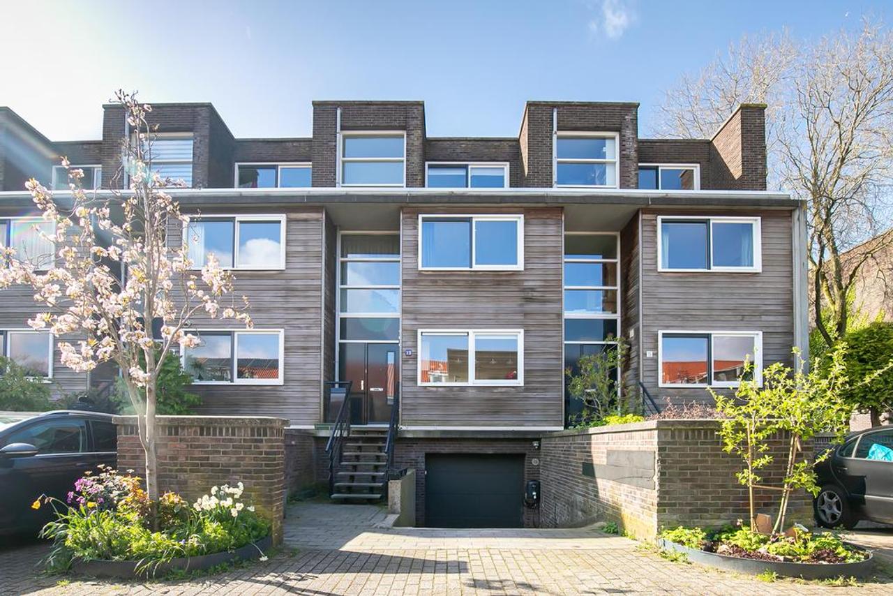 Woonhuis met tuin, garage en vrij uitzicht - Afbeelding 1