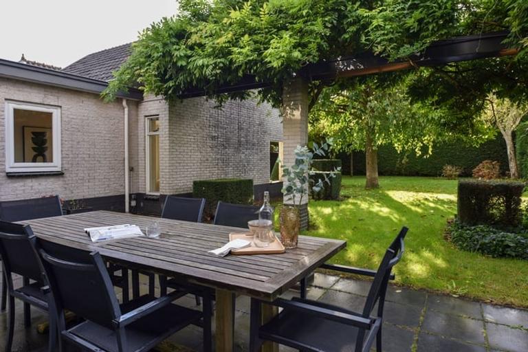 Detached living with 4 bedrooms - Image 4