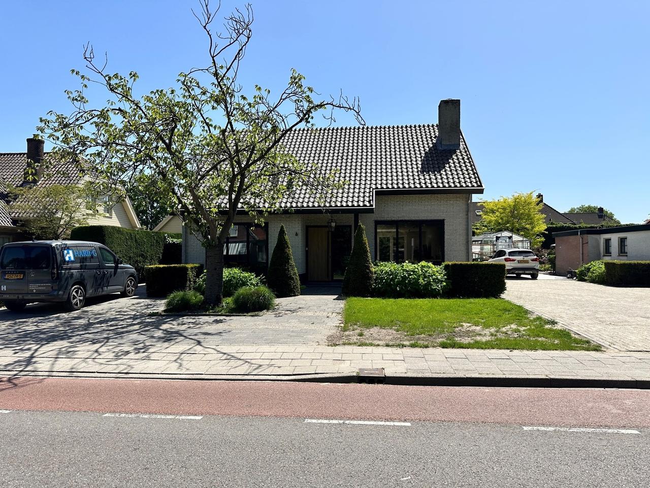 Detached living with 4 bedrooms - Image 1