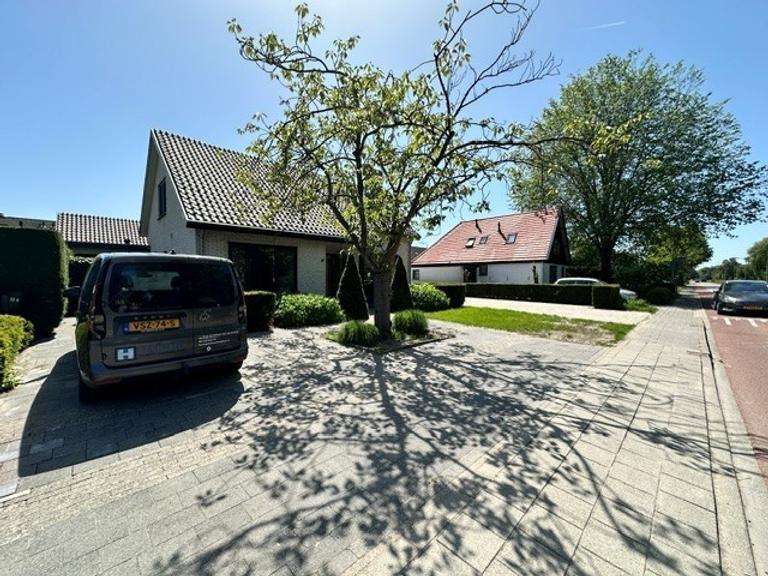 Detached living with 4 bedrooms - Image 2