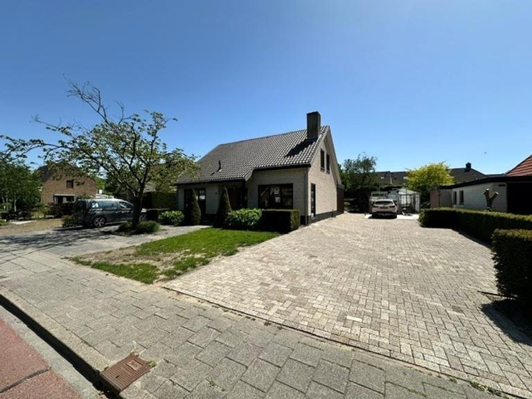 Detached living with 4 bedrooms - Image 3