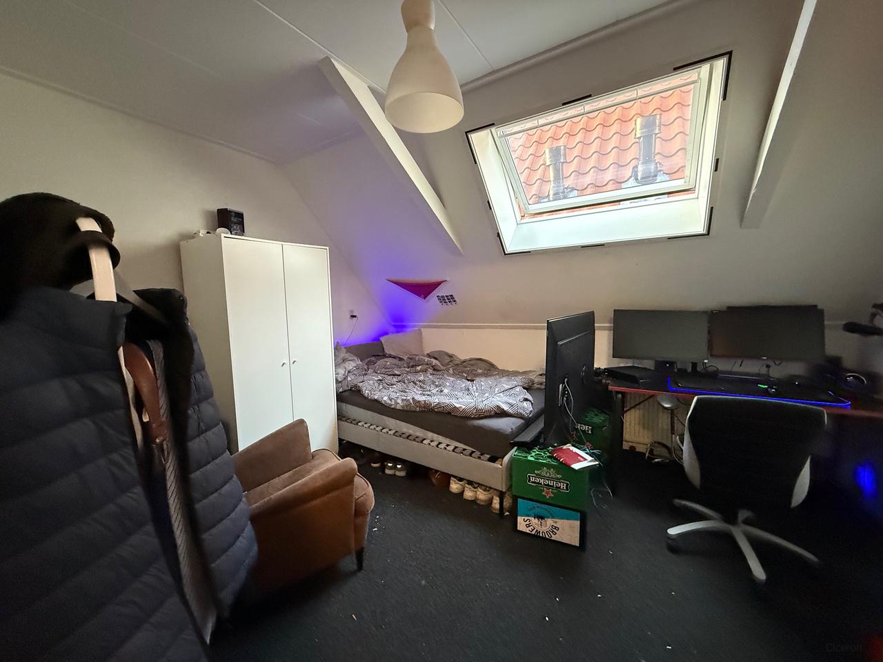 Kamer met wastafel aan het Boterdiep - Afbeelding 1