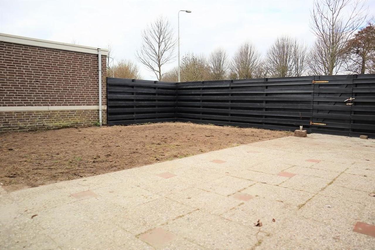 Corner house with garage in Heemskerk - Image 24