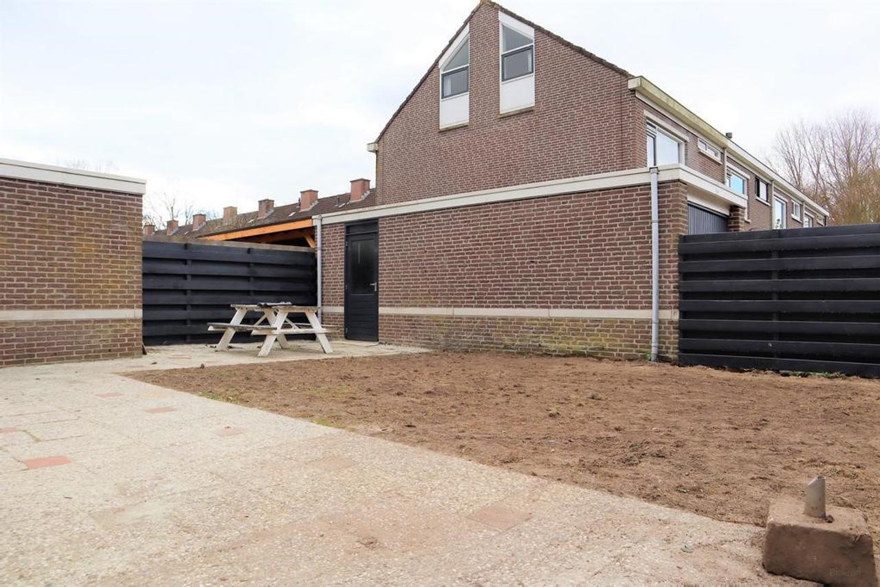 Corner house with garage in Heemskerk - Image 23