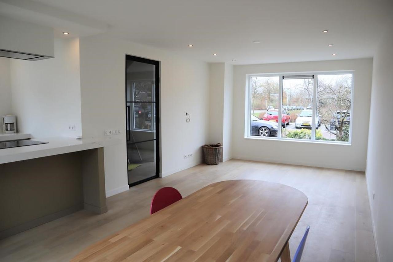Corner house with garage in Heemskerk - Image 4