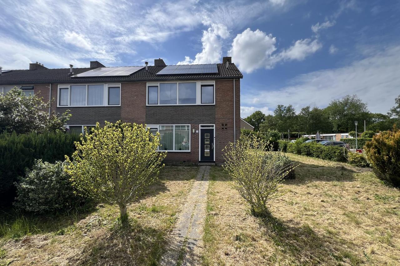 Corner House with 4 Bedrooms - Image 12