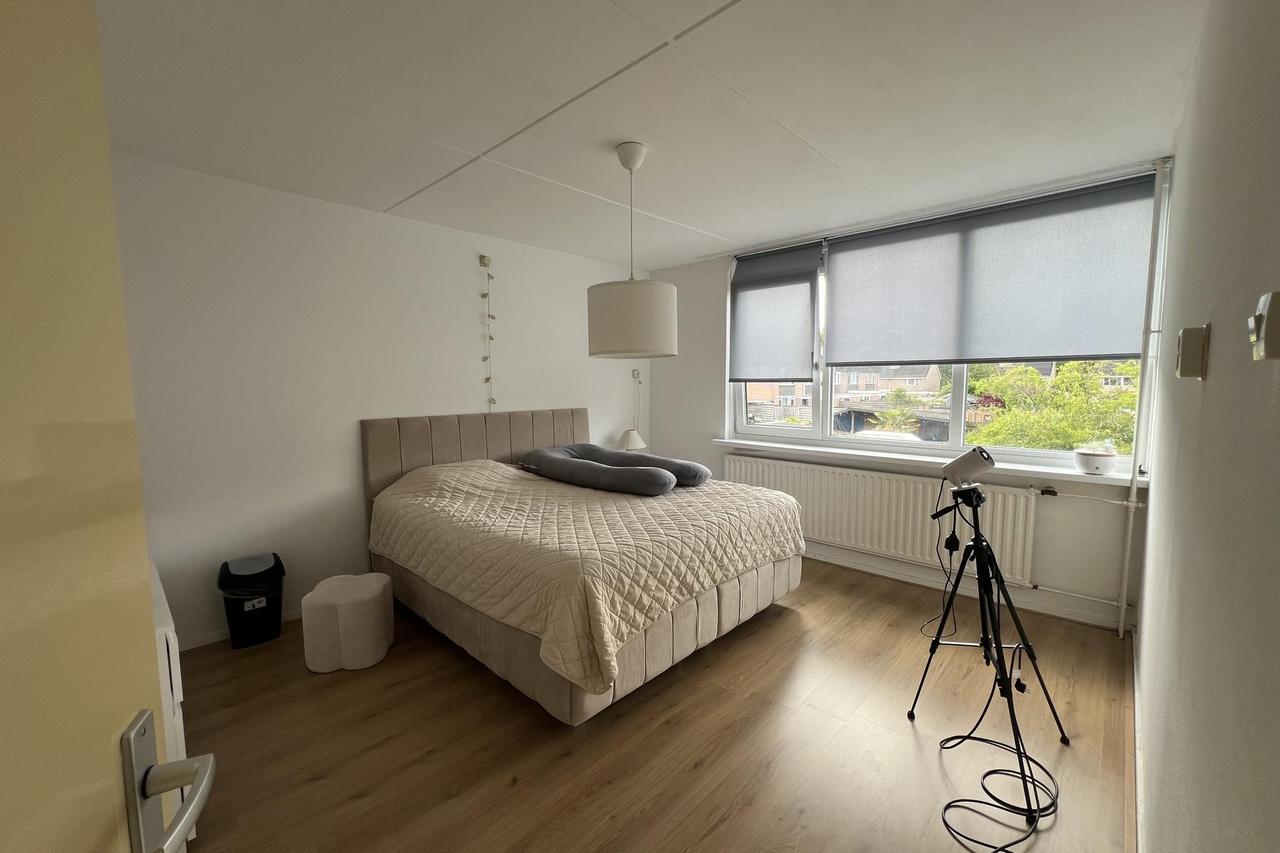 Corner House with 4 Bedrooms - Image 5