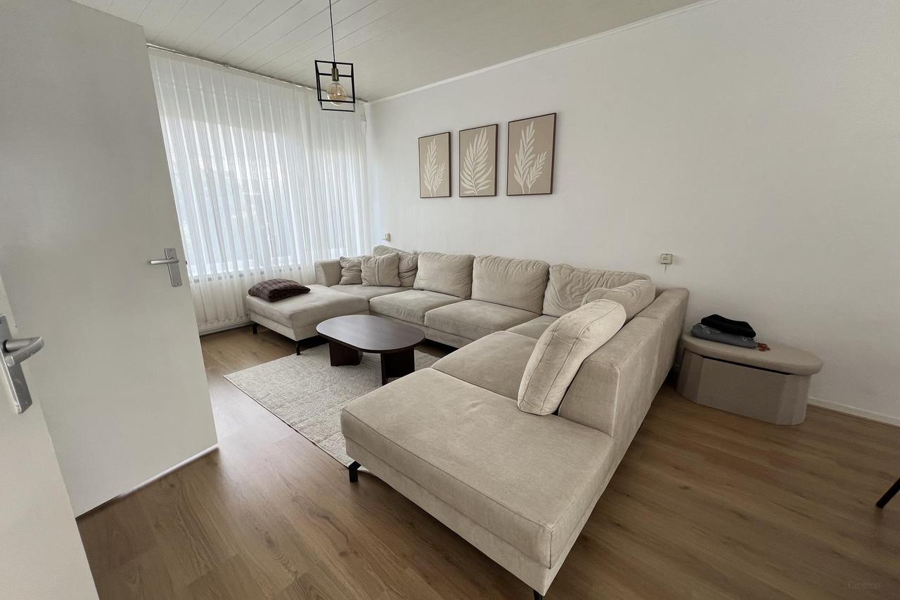 Corner House with 4 Bedrooms - Image 2