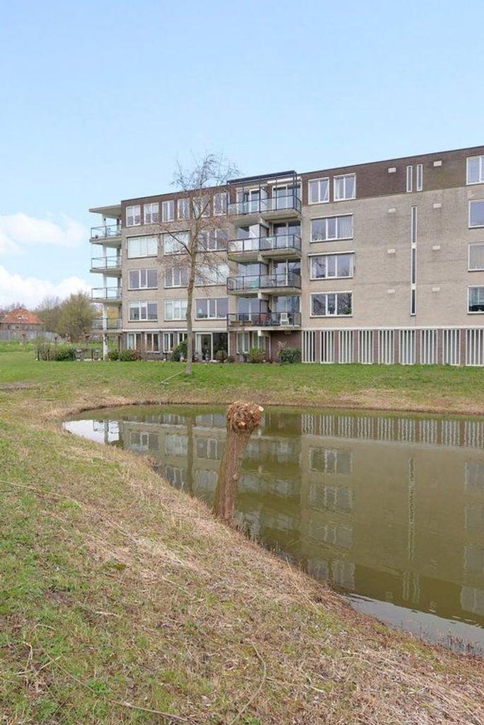 Licht 3-kamerappartement met balkon in Emerald - Afbeelding 1