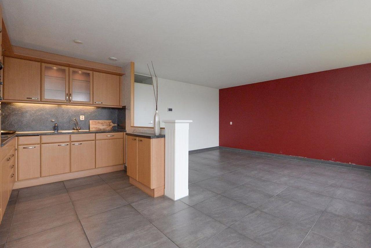 Licht 3-kamerappartement met balkon in Emerald - Afbeelding 9