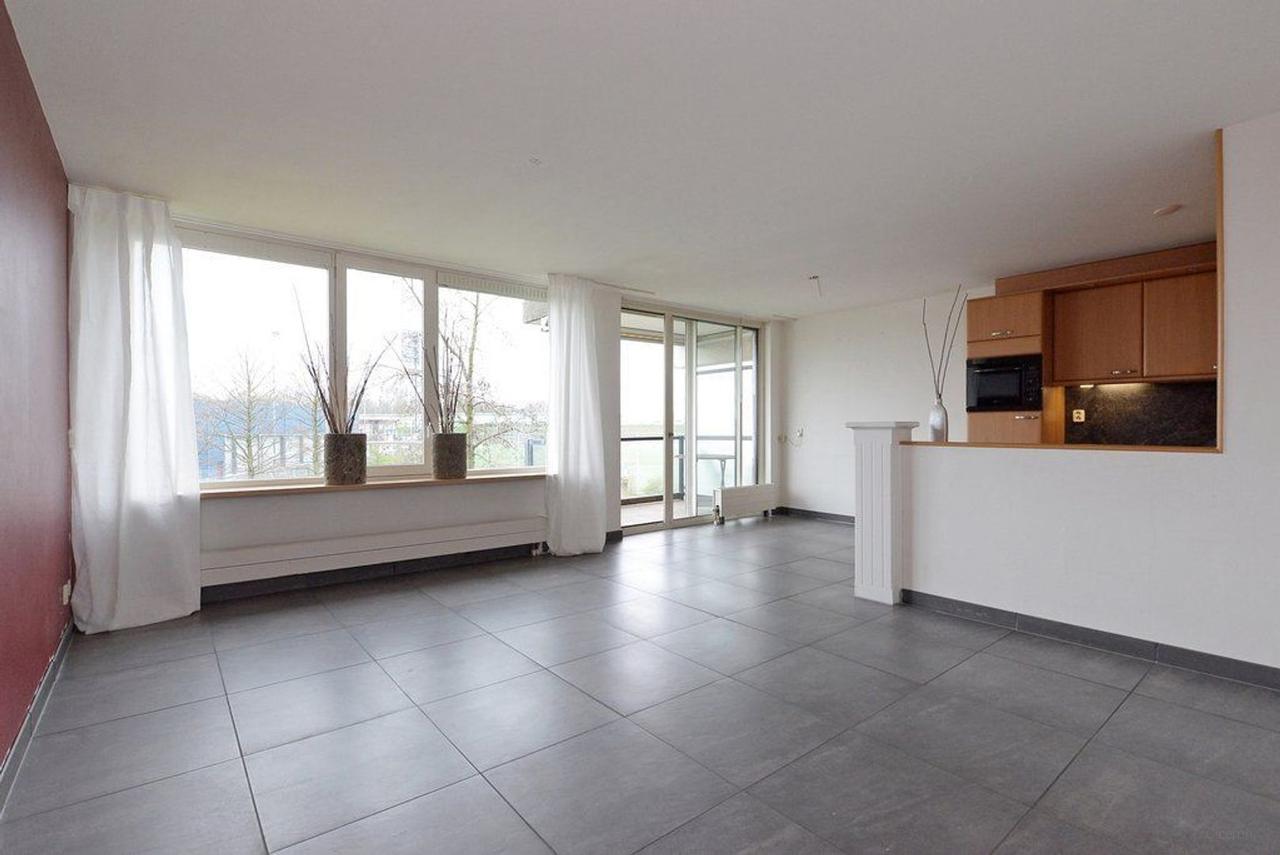 Licht 3-kamerappartement met balkon in Emerald - Afbeelding 3