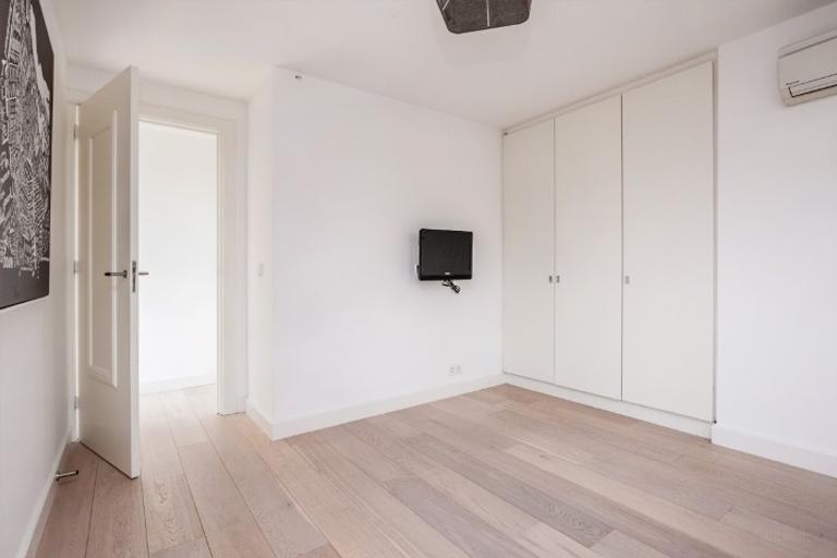 4-bedroom apartment with roof terrace - Image 16