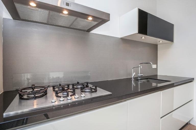 4-bedroom apartment with roof terrace - Image 9