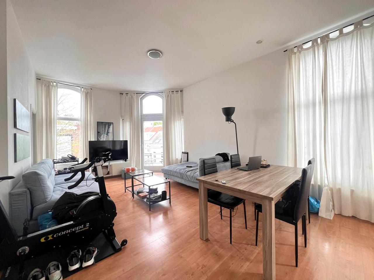 Licht 3-kamerappartement met balkon - Afbeelding 1