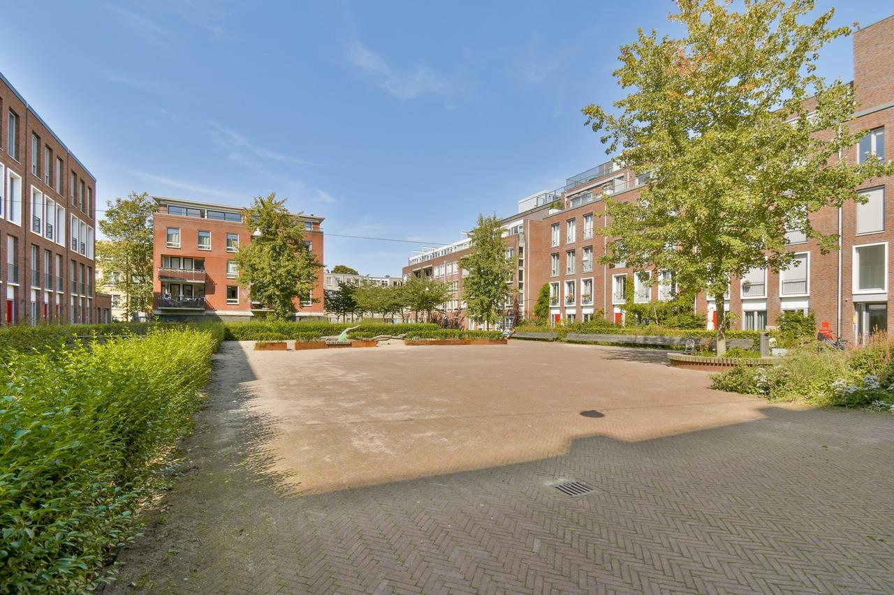 183 m² loft apartment in De Pijp - Image 24