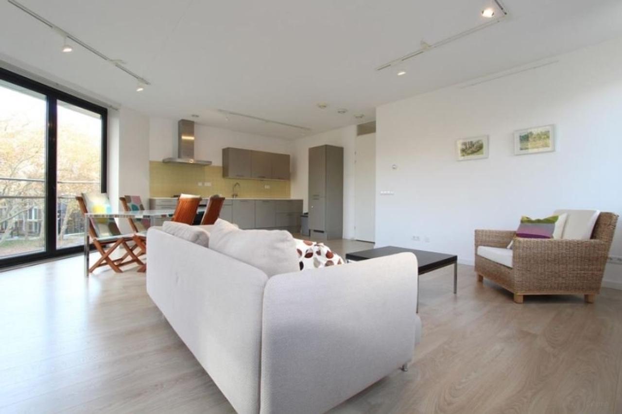 Bright 2-bedroom apartment with balcony - Image 5