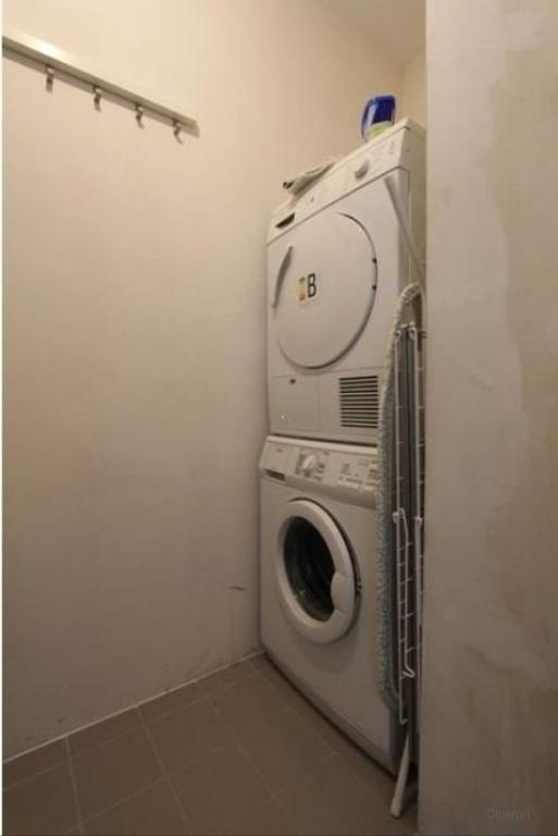 Bright 2-bedroom apartment with balcony - Image 14