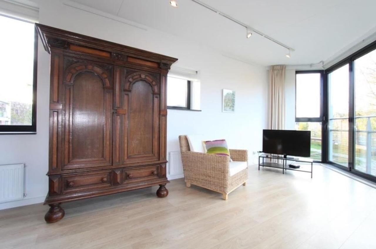Bright 2-bedroom apartment with balcony - Image 6
