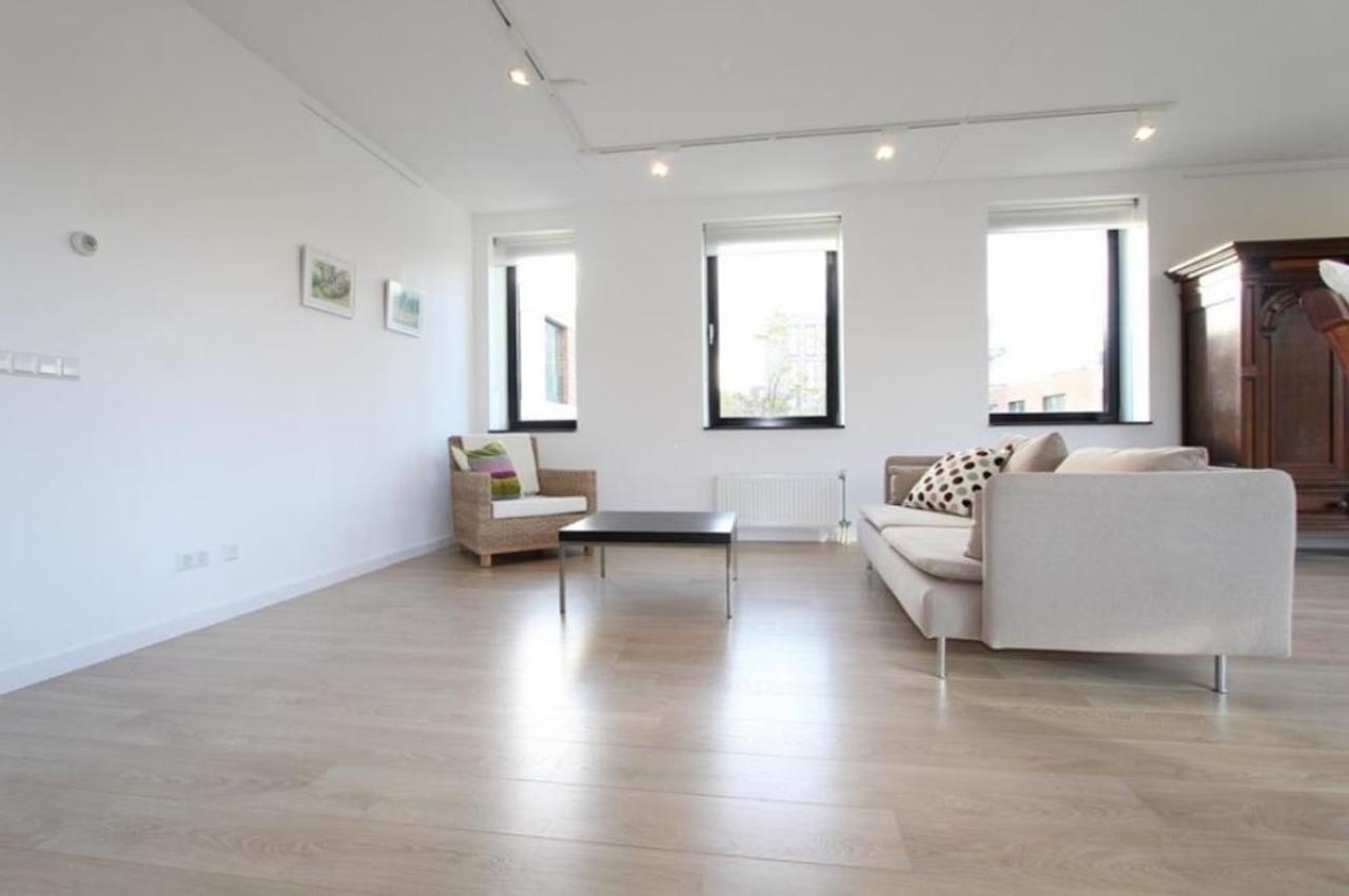 Bright 2-bedroom apartment with balcony - Image 3