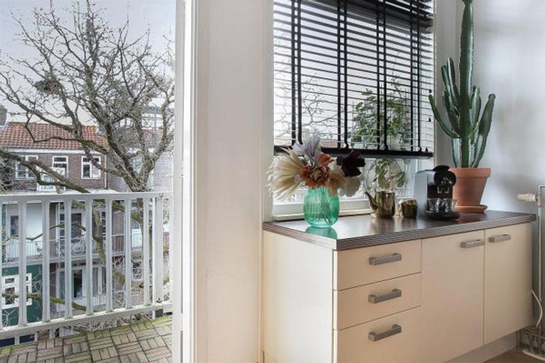 4-room apartment with roof terrace in Zuid - Image 15