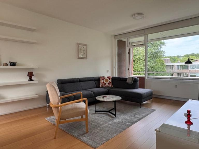 Bright 3-room apartment with 2 balconies - Image 1