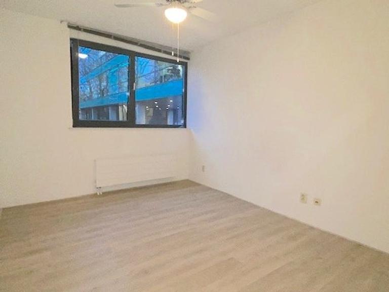 90 m2 apartment with balcony in Breda - Image 12
