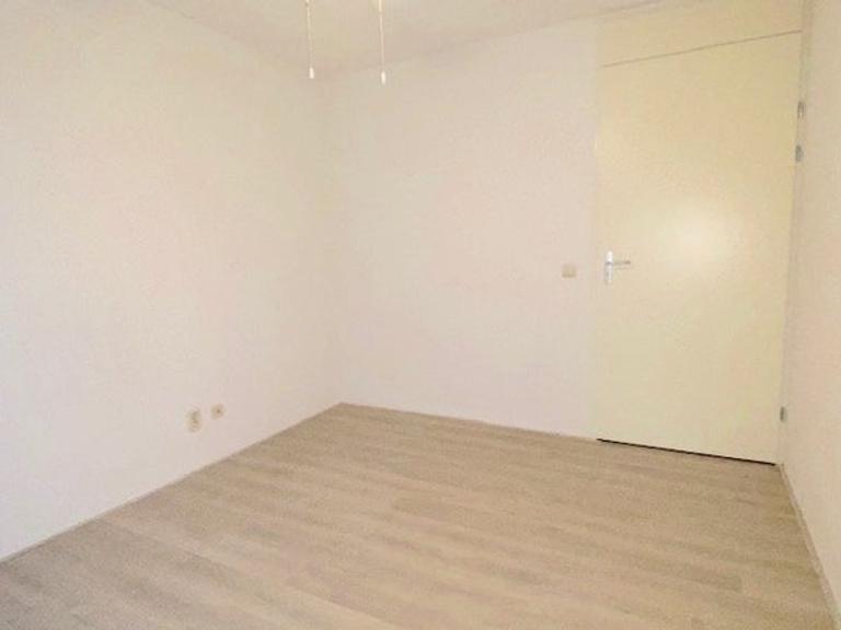 90 m2 apartment with balcony in Breda - Image 13