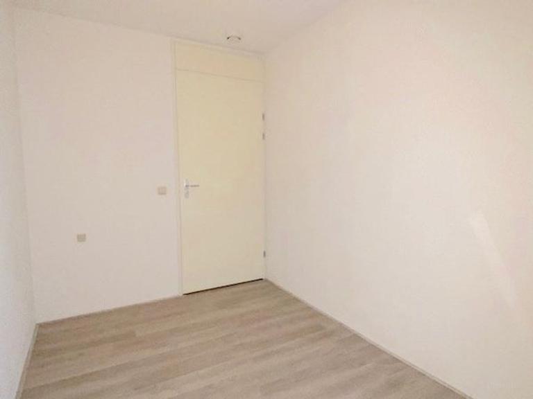 90 m2 apartment with balcony in Breda - Image 11